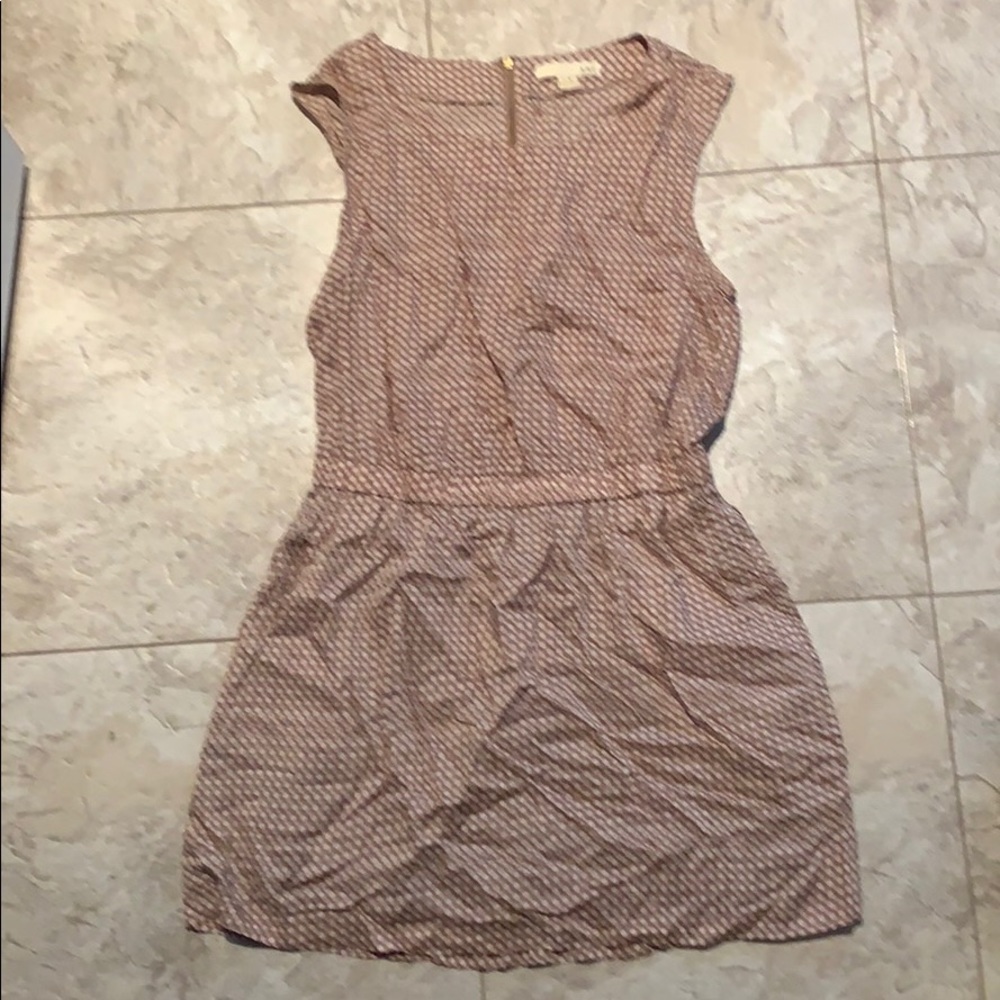 Dress w/ pockets and gold zipper that goes mid way